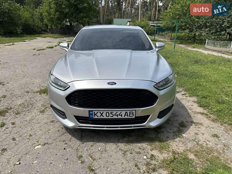 Седан Ford Fusion 2015 в 