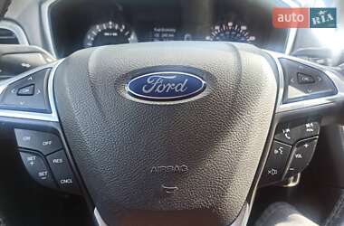 Седан Ford Fusion 2016 в 