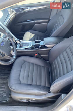 Седан Ford Fusion 2013 в 