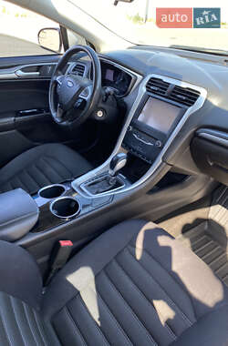 Седан Ford Fusion 2013 в 