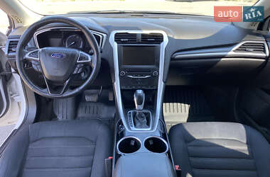Седан Ford Fusion 2013 в 