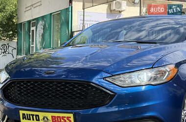 Седан Ford Fusion 2016 в 