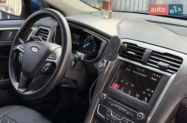 Седан Ford Fusion 2016 в 