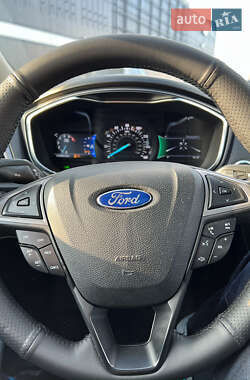 Седан Ford Fusion 2017 в 