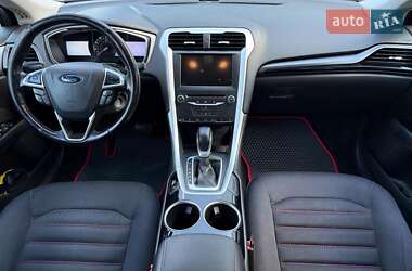 Седан Ford Fusion 2013 в 
