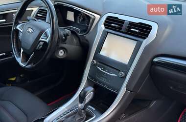 Седан Ford Fusion 2013 в 
