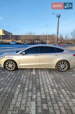 Седан Ford Fusion 2017 в 