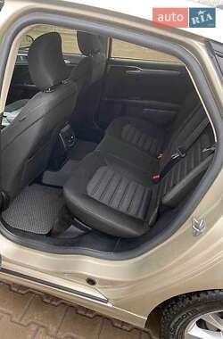 Седан Ford Fusion 2017 в 