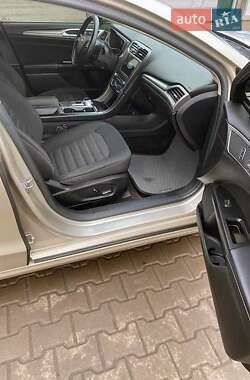 Седан Ford Fusion 2017 в 