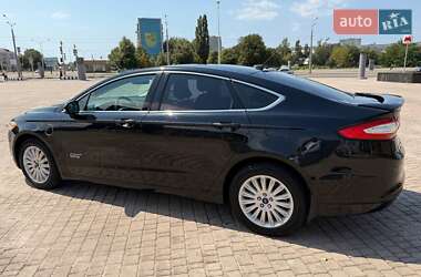 Седан Ford Fusion 2016 в 
