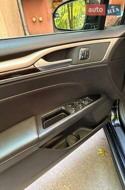 Седан Ford Fusion 2016 в 