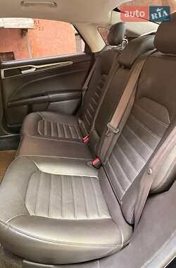 Седан Ford Fusion 2016 в 