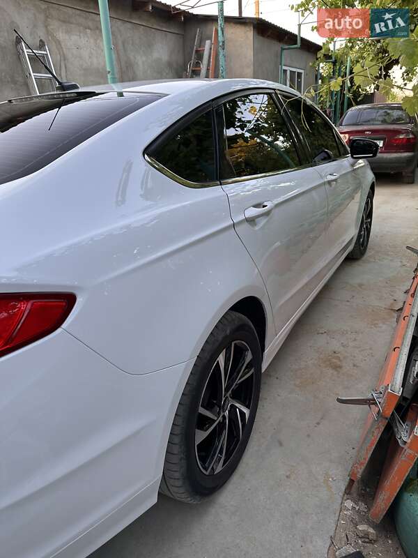 Седан Ford Fusion 2014 в Одесі