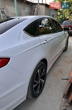Седан Ford Fusion 2014 в 