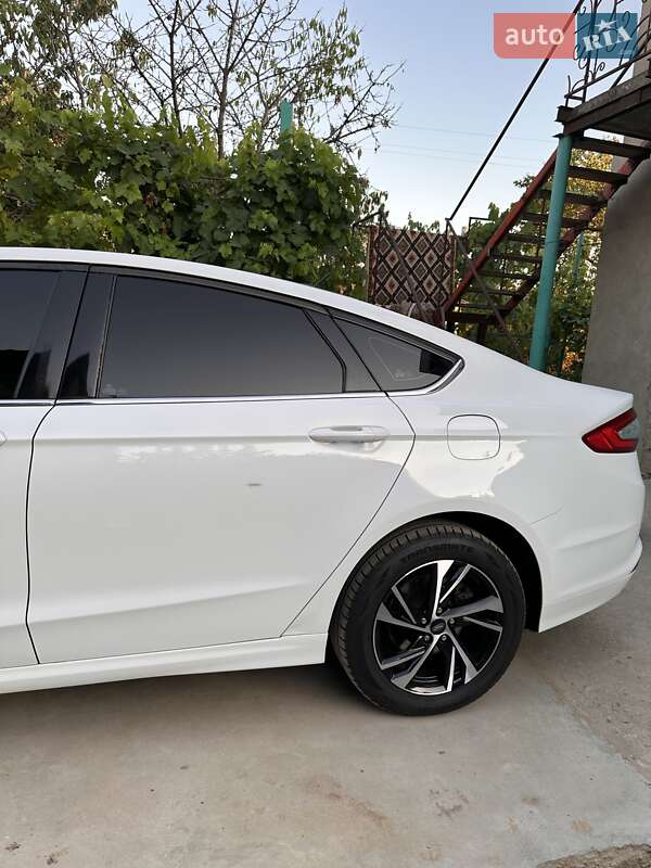 Седан Ford Fusion 2014 в Одесі
