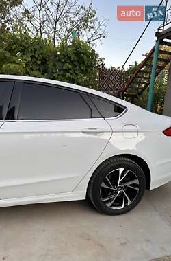 Седан Ford Fusion 2014 в 