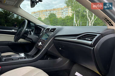 Седан Ford Fusion 2018 в 