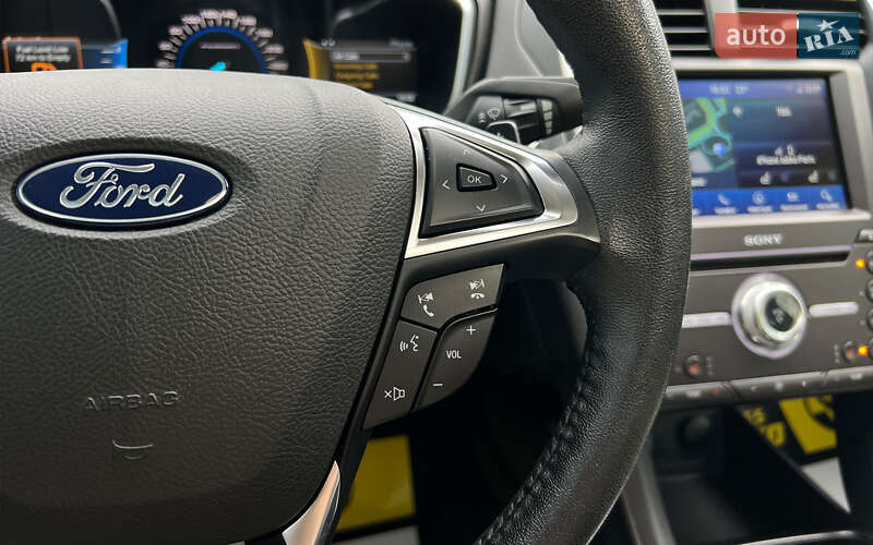 Седан Ford Fusion 2018 в Львові