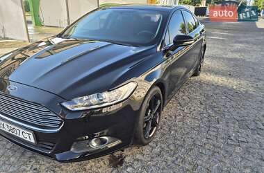 Седан Ford Fusion 2015 в 