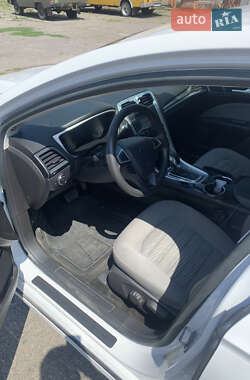 Седан Ford Fusion 2015 в 