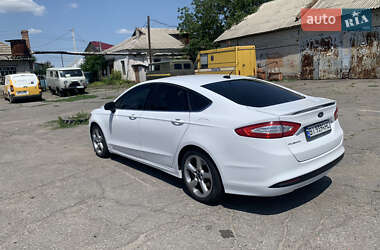 Седан Ford Fusion 2015 в 