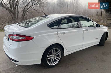 Седан Ford Fusion 2015 в 