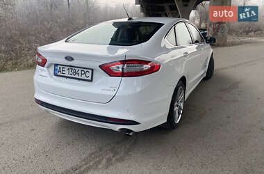 Седан Ford Fusion 2015 в 