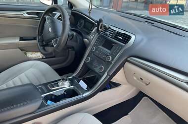 Седан Ford Fusion 2016 в 
