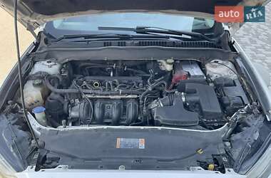 Седан Ford Fusion 2016 в 