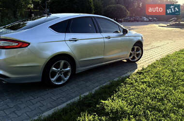 Седан Ford Fusion 2015 в 