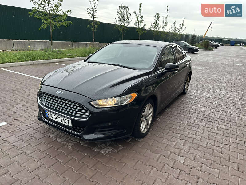 Седан Ford Fusion 2015 в 