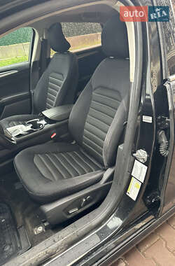 Седан Ford Fusion 2015 в 