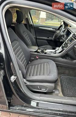 Седан Ford Fusion 2015 в 