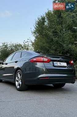 Седан Ford Fusion 2015 в 