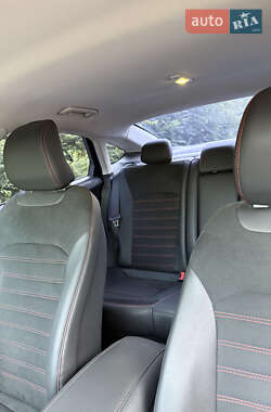Седан Ford Fusion 2015 в 