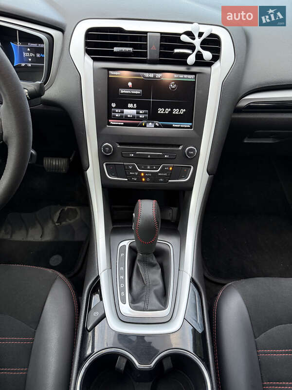 Седан Ford Fusion 2015 в Дніпрі