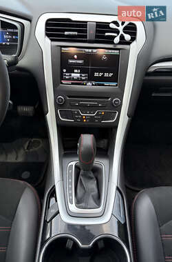 Седан Ford Fusion 2015 в 