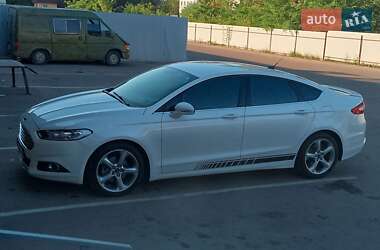 Седан Ford Fusion 2015 в 