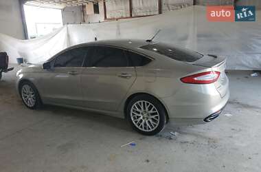 Седан Ford Fusion 2015 в 