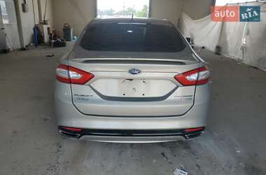 Седан Ford Fusion 2015 в 