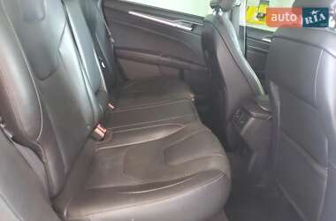 Седан Ford Fusion 2015 в 