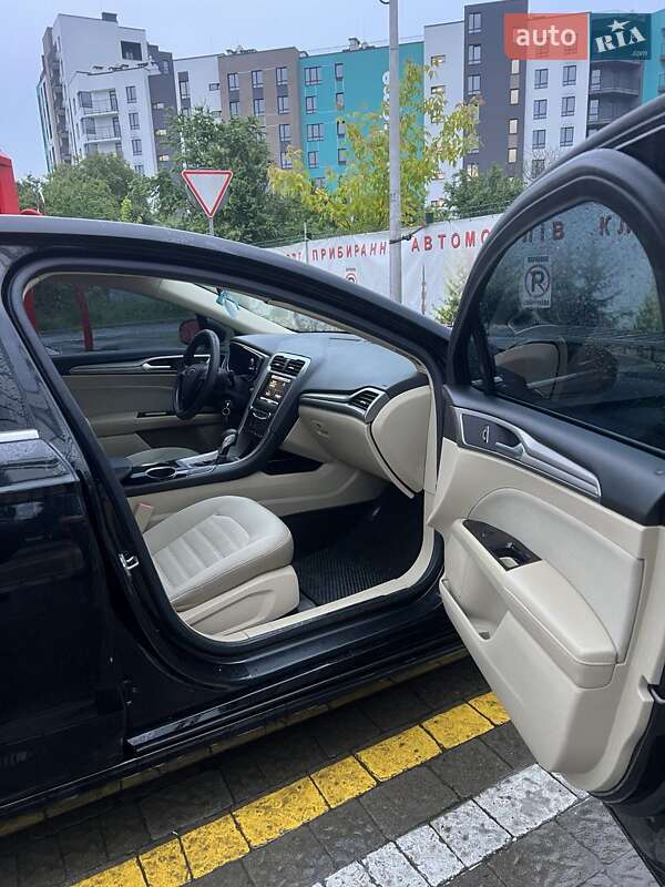 Седан Ford Fusion 2012 в Львові