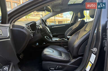 Седан Ford Fusion 2015 в 