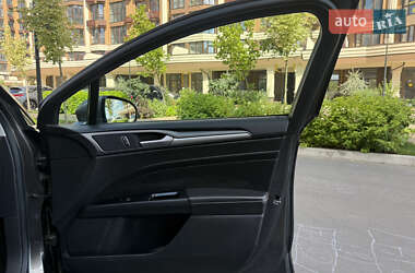 Седан Ford Fusion 2015 в 
