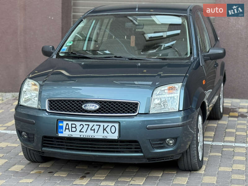 Хетчбек Ford Fusion 2004 в 