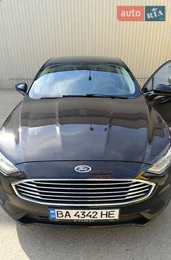 Седан Ford Fusion 2019 в 