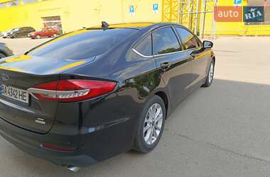 Седан Ford Fusion 2019 в 