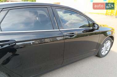 Седан Ford Fusion 2019 в 