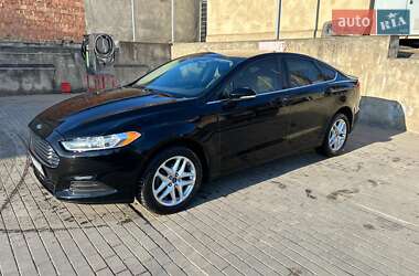 Седан Ford Fusion 2015 в 
