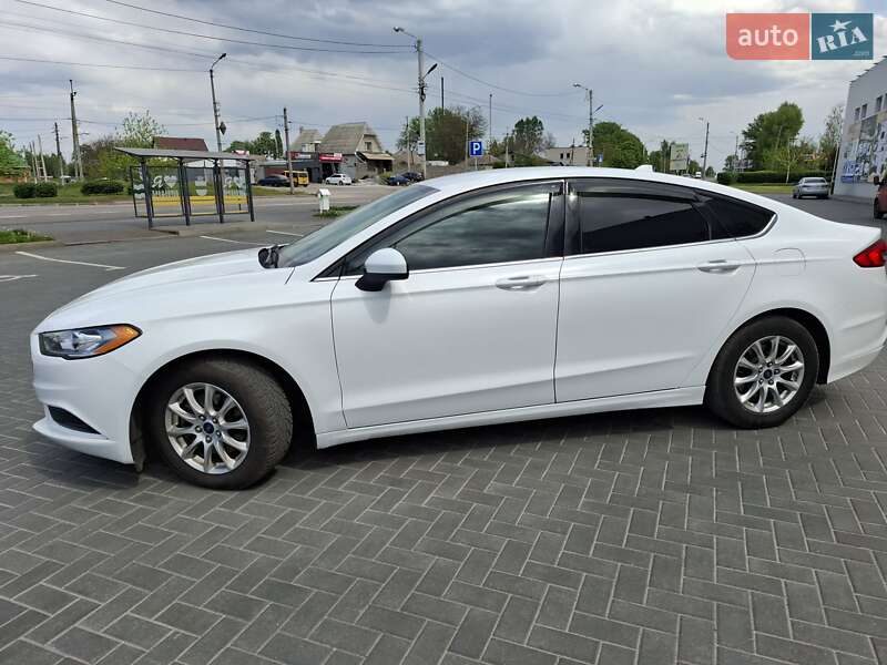 Седан Ford Fusion 2016 в Кременчуці